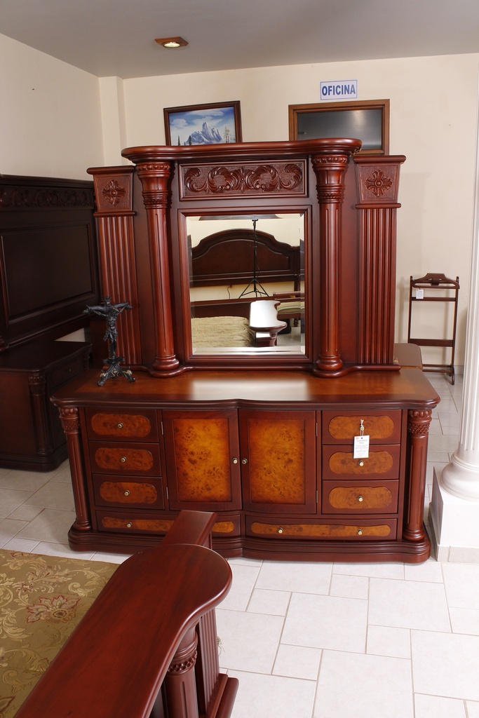 Recámara Imperio King Size con chapa 6 pzs